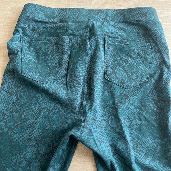 DG2 Diane Gilman pull on pants snake print Fitted SZ M - Picture 8 of 8